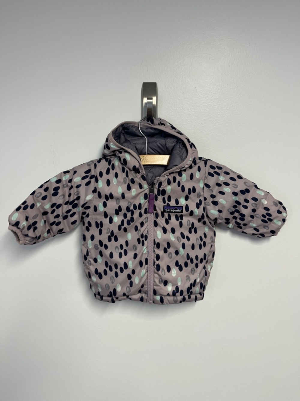 Patagonia Hooded Down Sweater in Mauve with Navy and Mint Spots size 0-3m